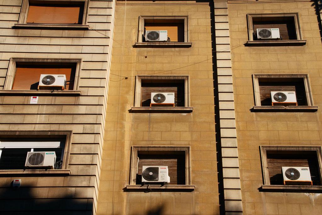 Barcelona, aires condicionats - air conditioners